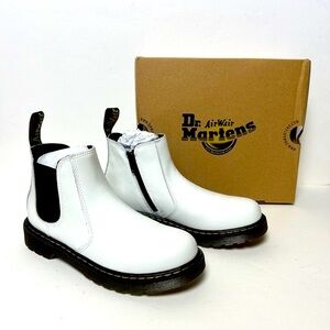 NEW Dr. Martens Big Kid Romario Chelsea Boots White Black Style 2976 J Size 4